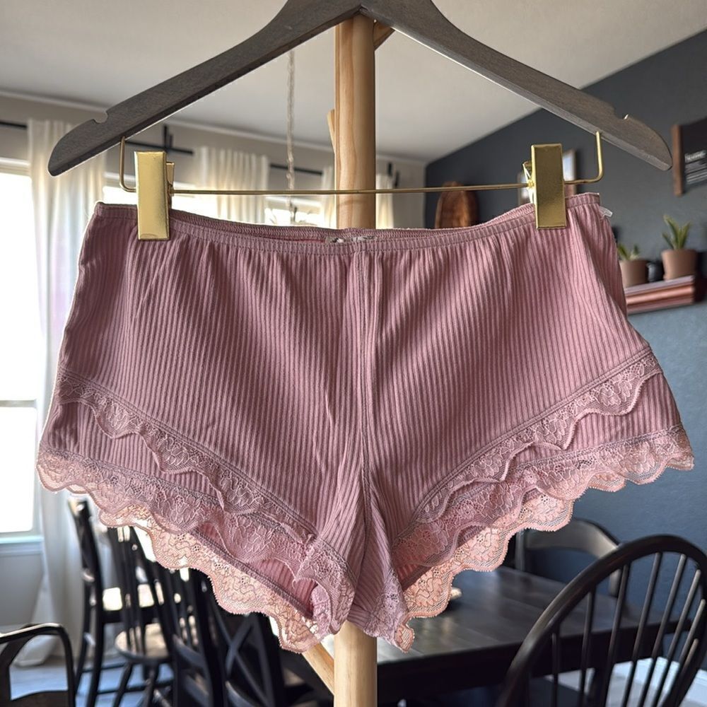 NWOT Free People Classic Twist Shorties Lounging Ribbed Lace Scalloped M Low